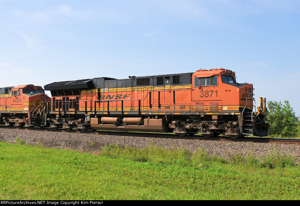 BNSF 3871